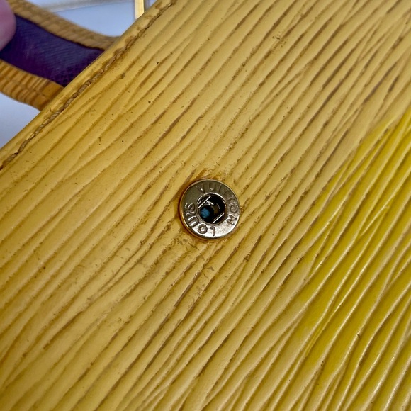 SOLD - Louis Vuitton Kisslock Wallet | LV Epi Leather Wallet - Picture 11 of 14